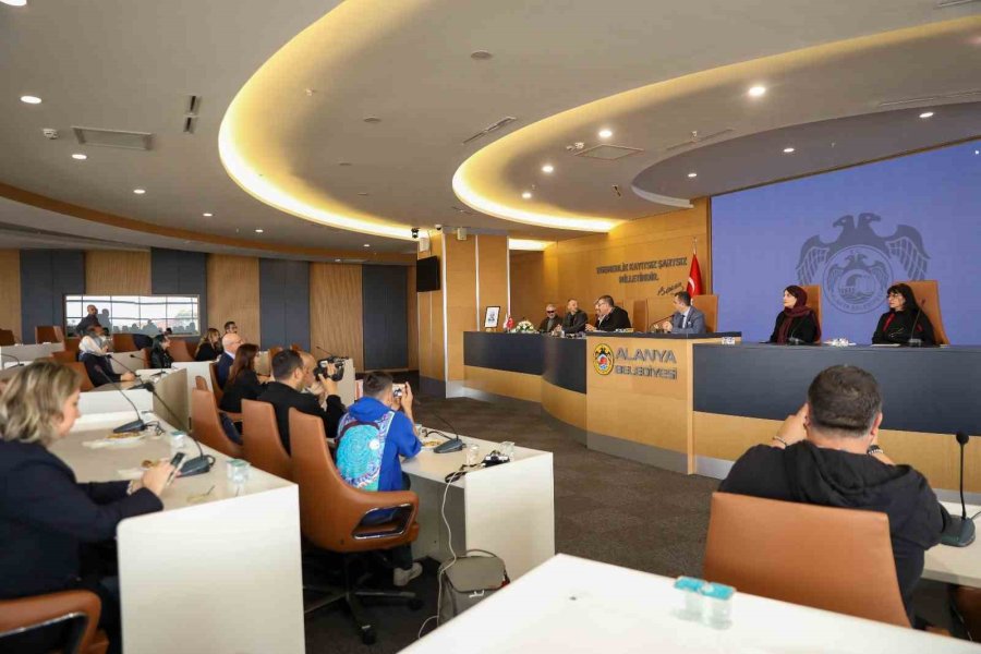 Alanya Uluslararası Karikatür Yarışması 17 Yıl Aradan Sonra Yeniden Düzenlendi