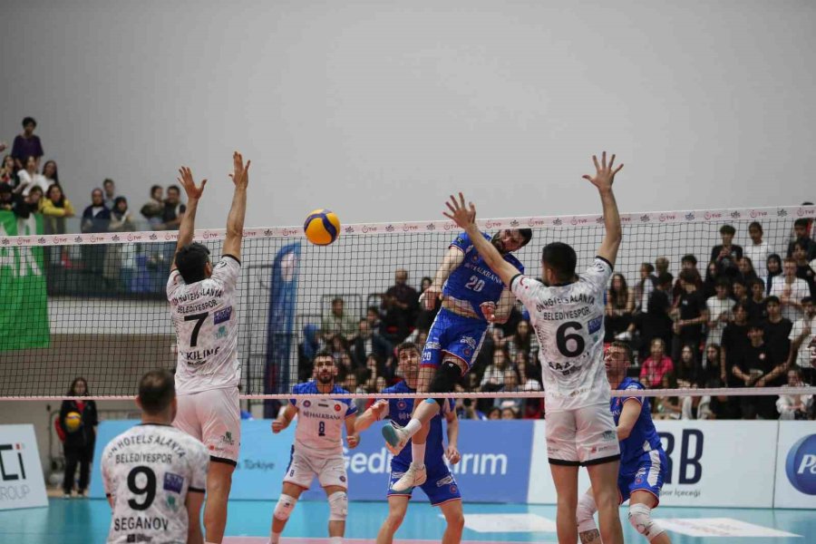 Efeler Ligi Play-off: Alanya Belediyespor: 3 - Halkbank: 0