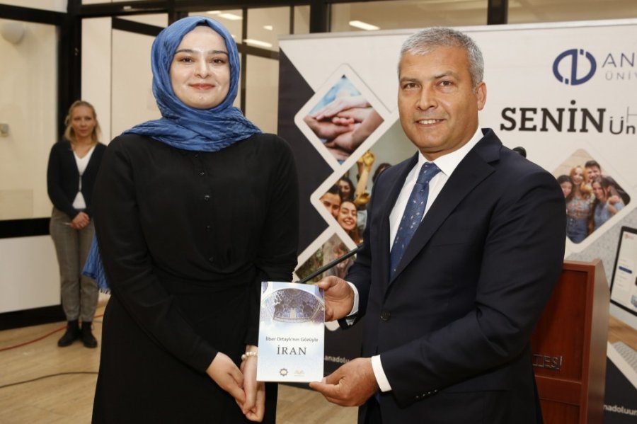 Anadolu Üniversitesinde Üreten Türkiye Temasıyla Kitap Okuma Etkinliği Gerçekleştirildi