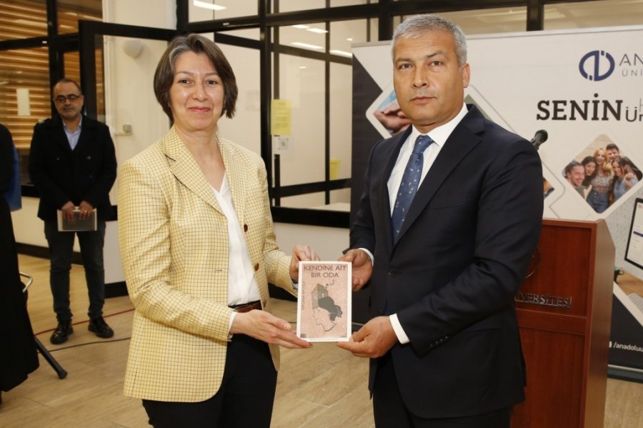 Anadolu Üniversitesinde Üreten Türkiye Temasıyla Kitap Okuma Etkinliği Gerçekleştirildi