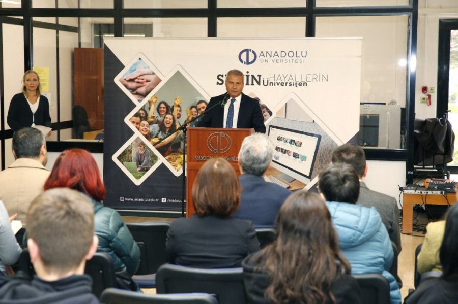 Anadolu Üniversitesinde Üreten Türkiye Temasıyla Kitap Okuma Etkinliği Gerçekleştirildi