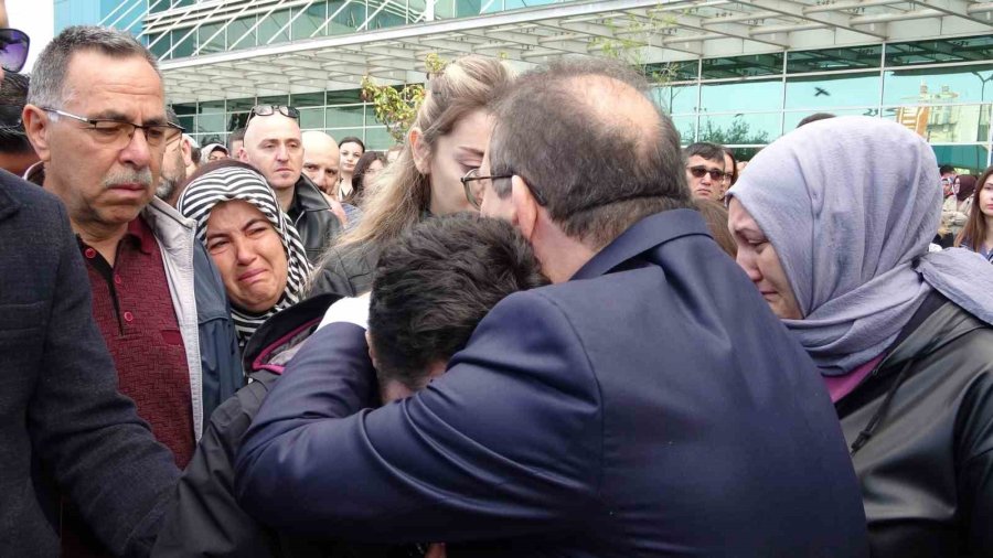 Balkondan Düşerek Hayatını Kaybeden Doktor Son Yolculuğuna Uğurlandı