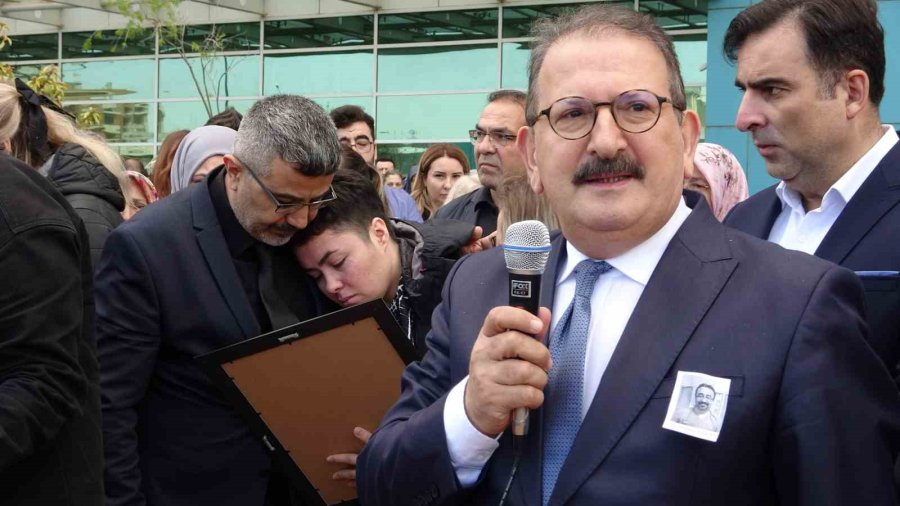 Balkondan Düşerek Hayatını Kaybeden Doktor Son Yolculuğuna Uğurlandı