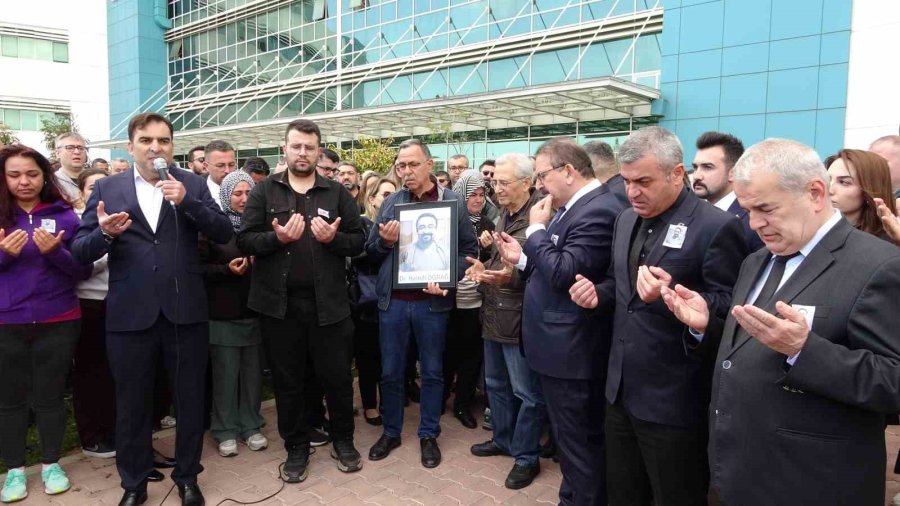 Balkondan Düşerek Hayatını Kaybeden Doktor Son Yolculuğuna Uğurlandı