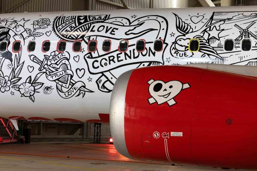 Dünyanın Tamamen Dövme Tasarımlı İlk Uçağı Havalandı