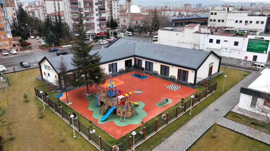 Büyükşehir Çocuk Kütüphanesi, Miniklerin Ve Ailelerinin Gözdesi Oldu