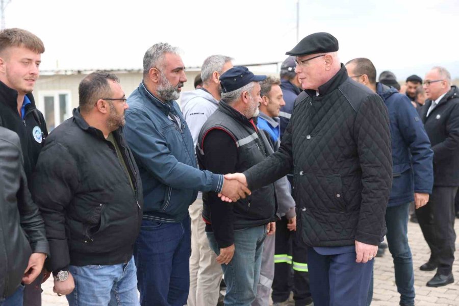 Başkan Kurt, Belediye Personeliyle Bayramlaştı