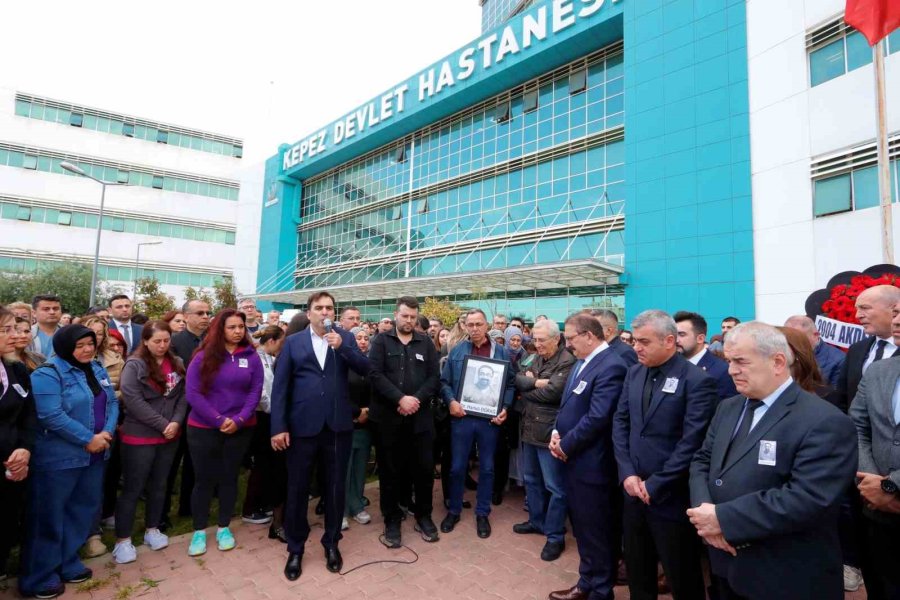 Balkondan Düşerek Hayatını Kaybeden Doktor Son Yolculuğuna Uğurlandı