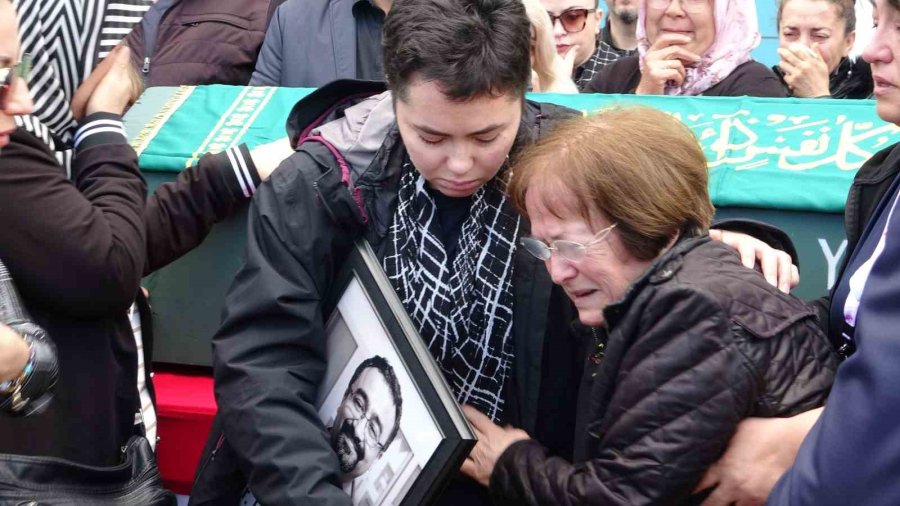 Balkondan Düşerek Hayatını Kaybeden Doktor Son Yolculuğuna Uğurlandı