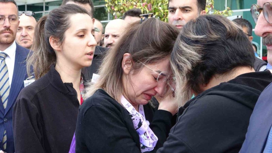 Balkondan Düşerek Hayatını Kaybeden Doktor Son Yolculuğuna Uğurlandı