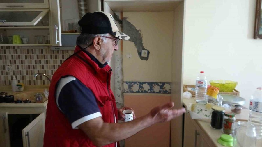 Tatil Yapıp, Yazlık Daireleri Soymuşlar