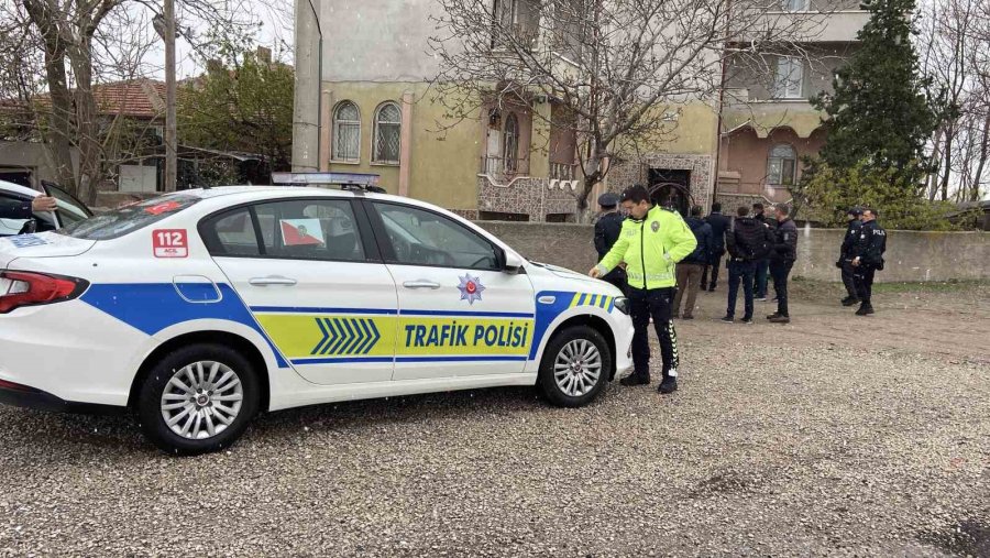Polisten Kaçmak İstedi, Balkondan Atlayıp Yaralandı