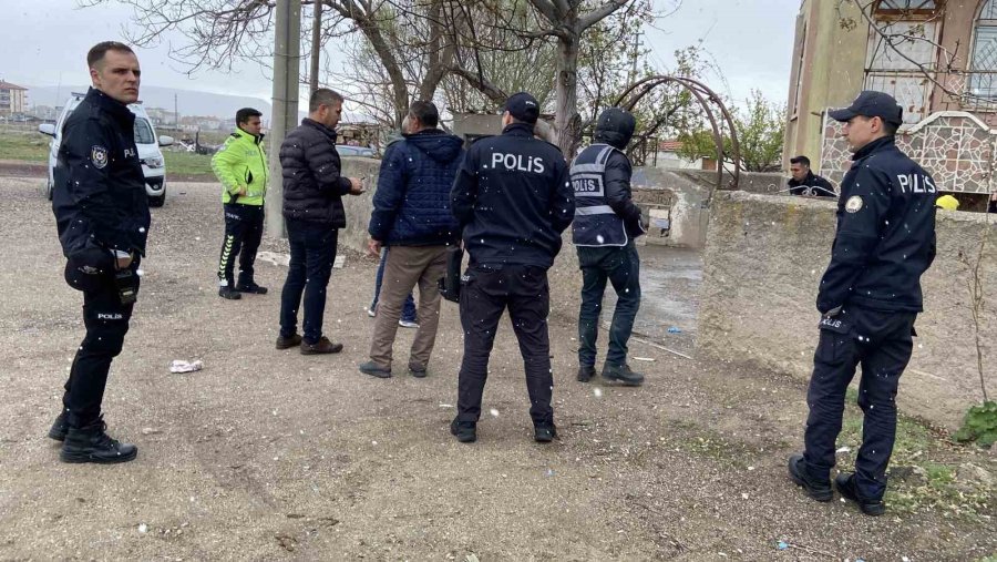 Polisten Kaçmak İstedi, Balkondan Atlayıp Yaralandı