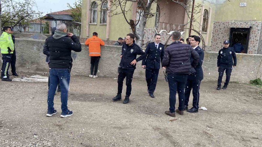 Polisten Kaçmak İstedi, Balkondan Atlayıp Yaralandı