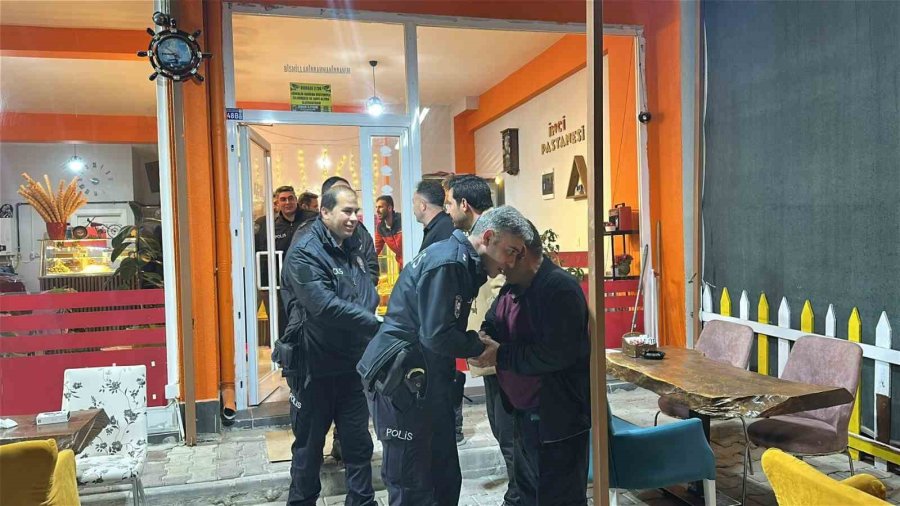 Aksaray’da Gençlerden Polislere 180’inci Yıl Sürprizi