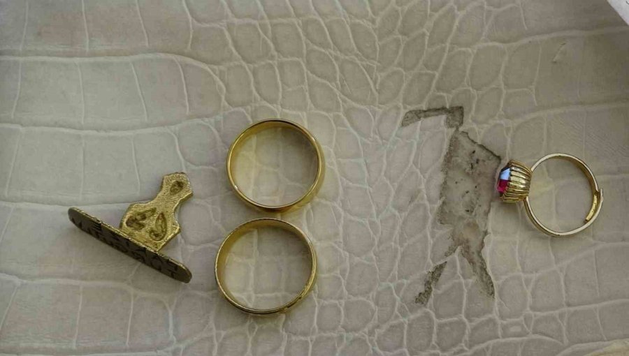 Dilencinin Üzerinden Emekli Maaş Dekontu İle Birlikte 2 Bin 479 Tl, Ziynet Eşyası Ve Banka Cüzdanı Çıktı