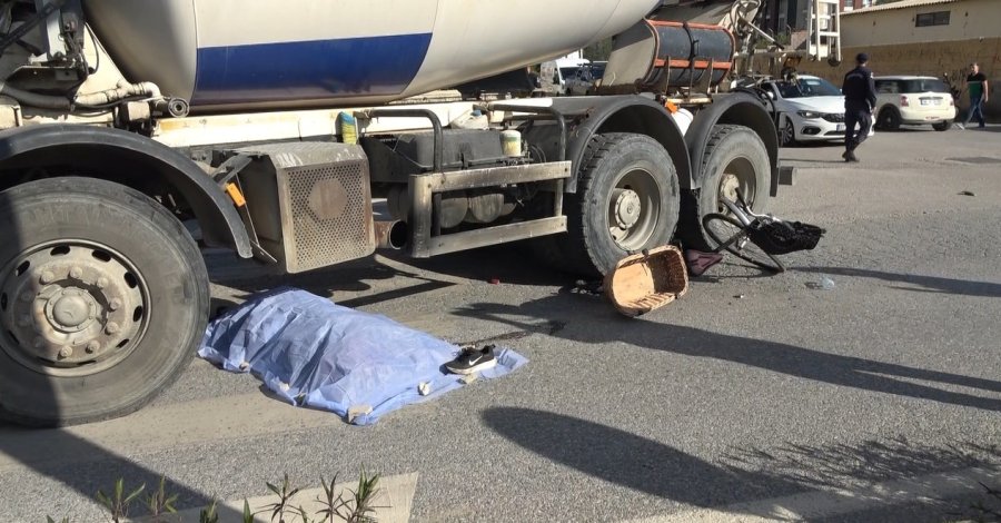 Beton Mikserinin Altında Kalan Bisikletli Kadın Hayatını Kaybetti