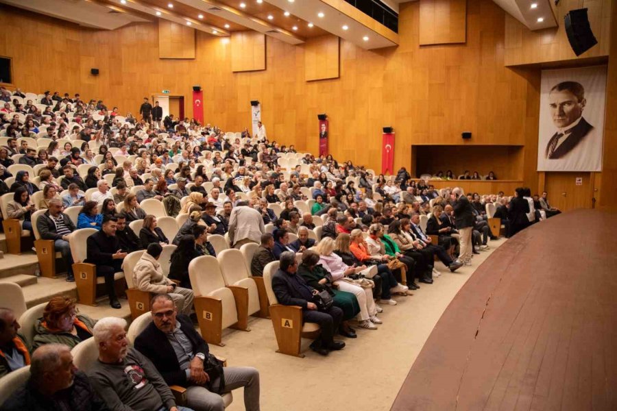 Maket’ten Kahkaha Dolu Prömiyer