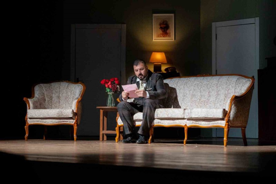 Maket’ten Kahkaha Dolu Prömiyer