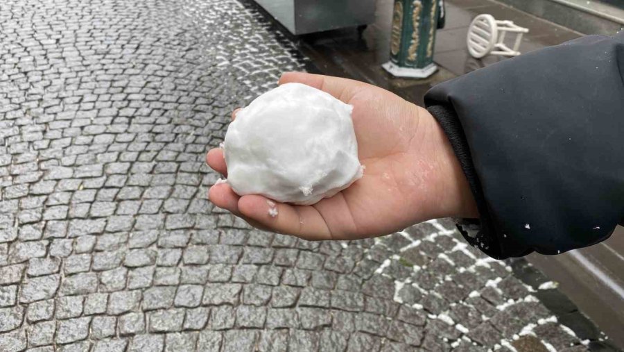 Eskişehir Kent Merkezinde Yoğun Kar Yağışı Etkili Oldu