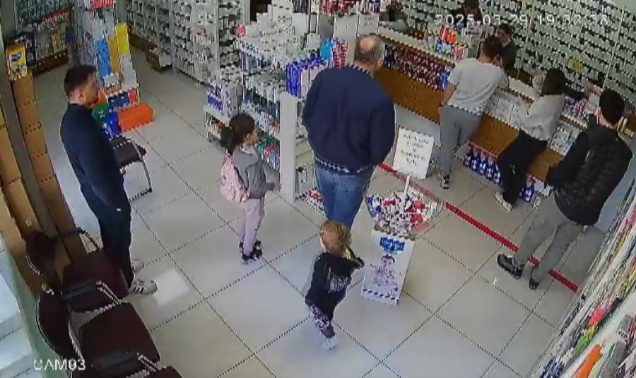 Boks Ringine Dönen Eczanedeki Kavga Anı Kamerada