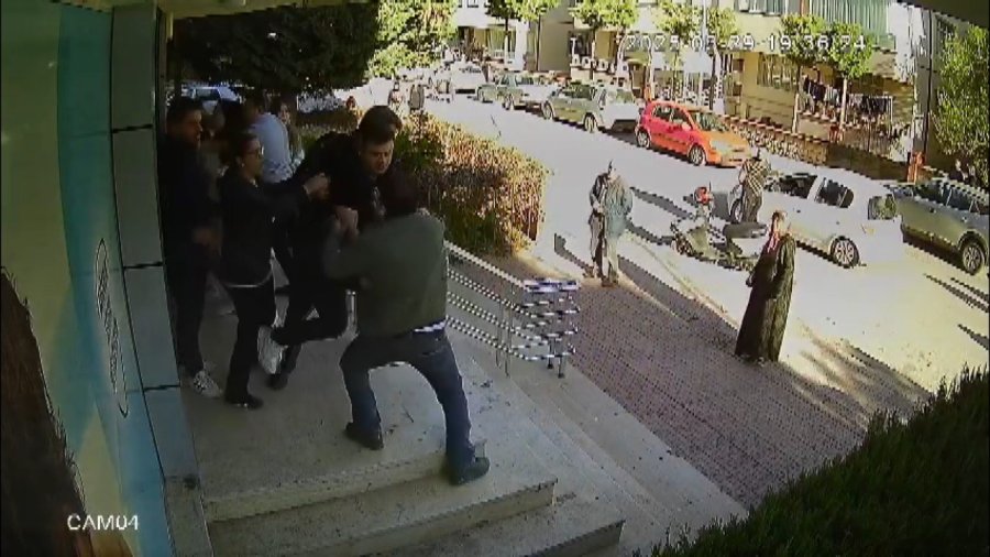 Boks Ringine Dönen Eczanedeki Kavga Anı Kamerada