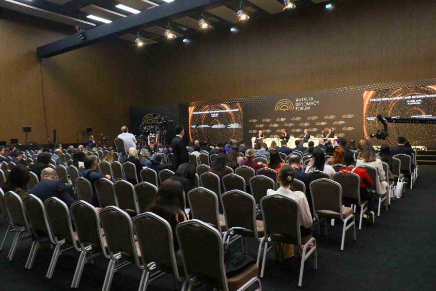 Antalya’da Zorunlu Göç Masaya Yatırıldı: "çocuklar Umudunu Yitiriyor, Geri Dönüş Güvenliğe Bağlı"