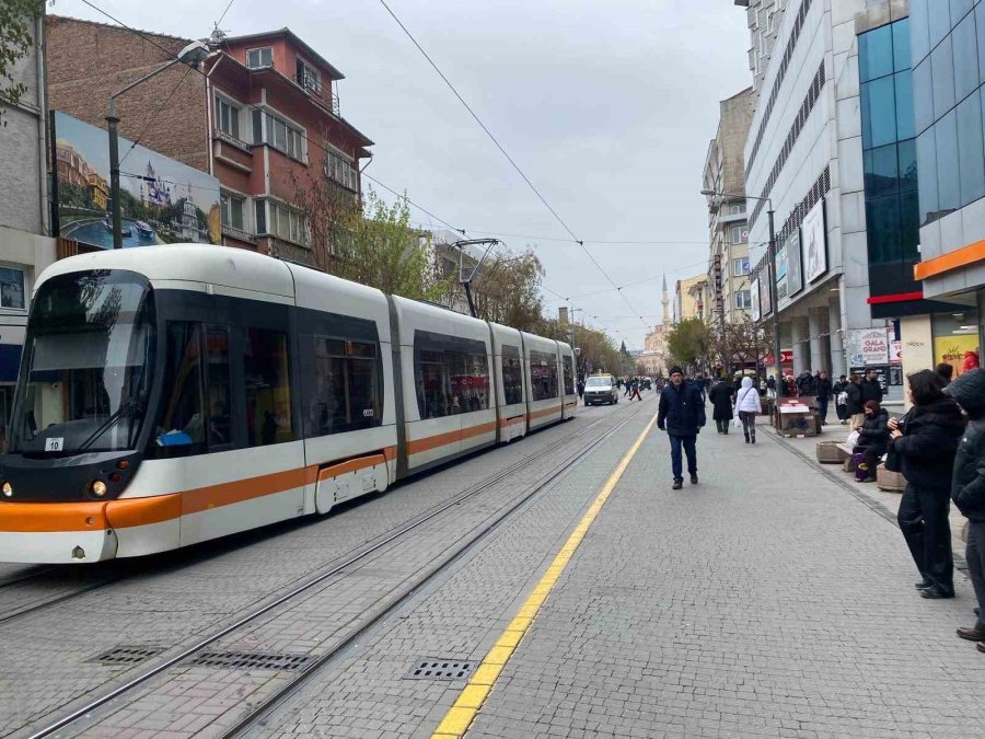 Eskişehir’de Soğuk Havanın Etkisiyle Kent Merkezi Sakinleşti