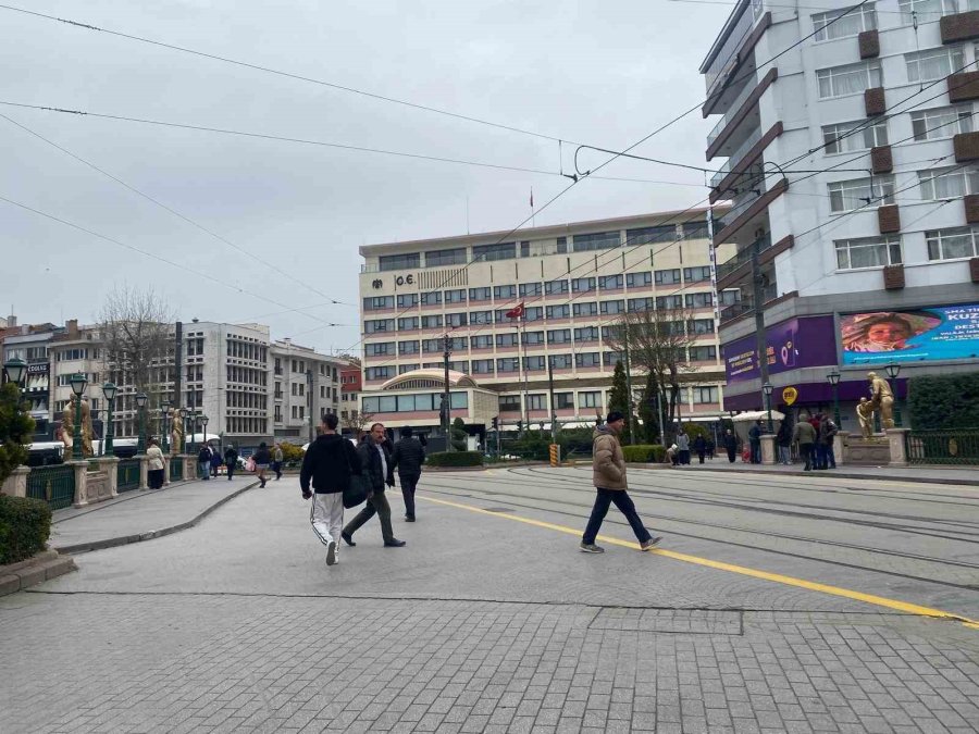 Eskişehir’de Soğuk Havanın Etkisiyle Kent Merkezi Sakinleşti