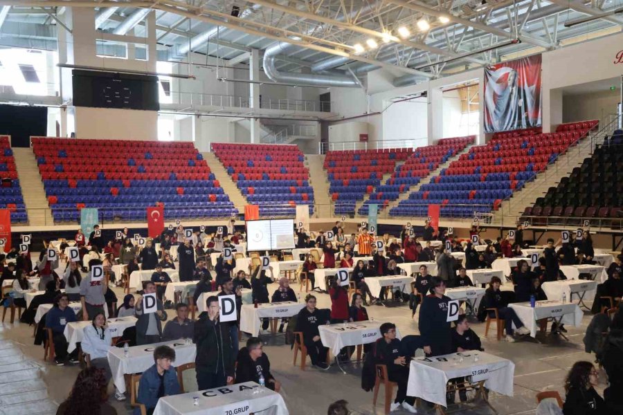 Niğde’de Kültür Ve Sanat Yarışmalarında Gençler Bilgileriyle Yarıştı