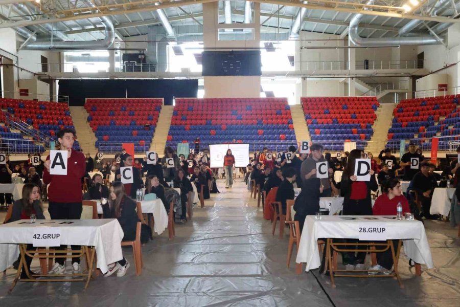 Niğde’de Kültür Ve Sanat Yarışmalarında Gençler Bilgileriyle Yarıştı