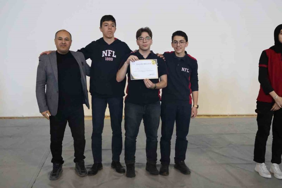 Niğde’de Kültür Ve Sanat Yarışmalarında Gençler Bilgileriyle Yarıştı