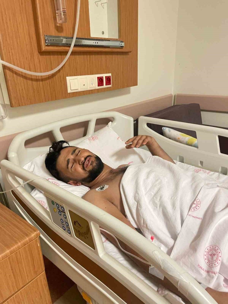 Evrakları Karışan Fıtık Hastası Safra Kesesi Ameliyatına Alınırken İmdadına Babası Yetişti