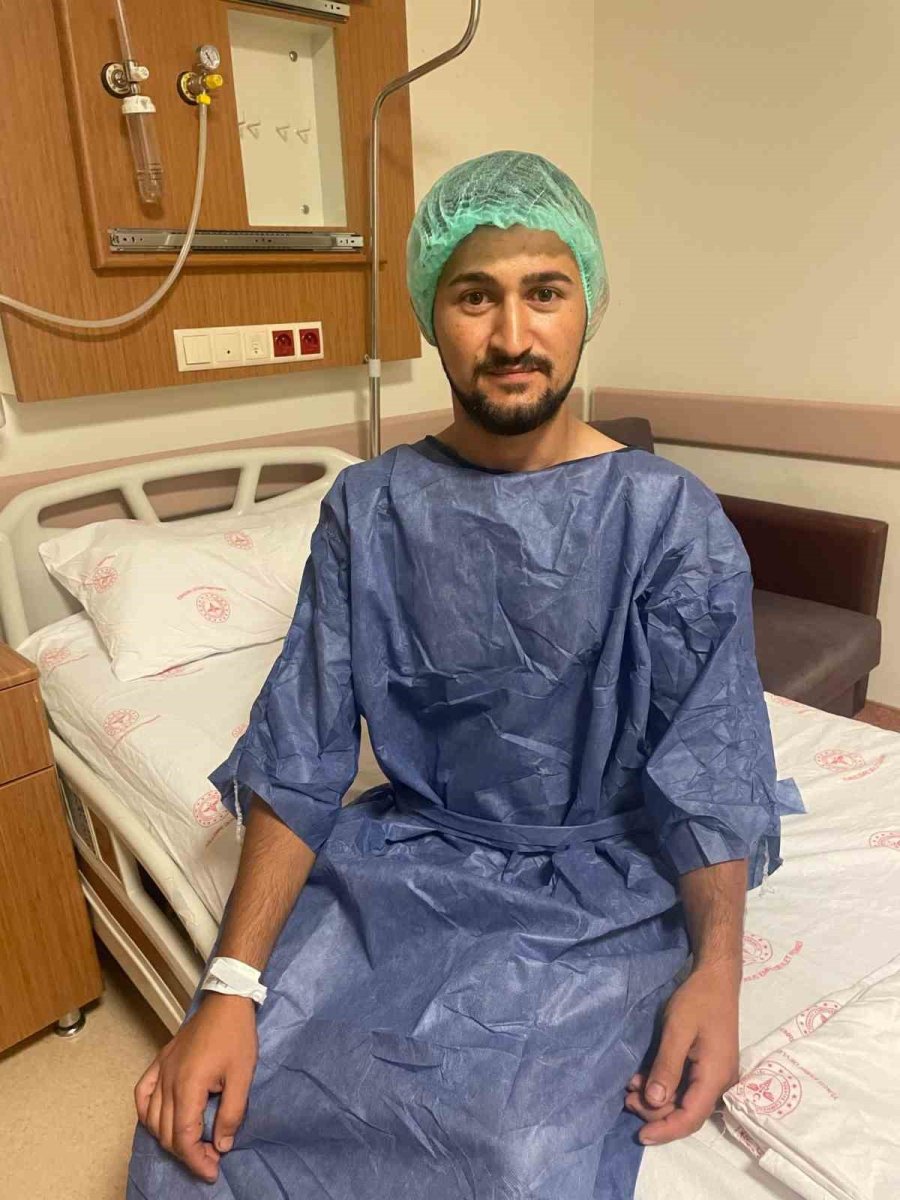 Evrakları Karışan Fıtık Hastası Safra Kesesi Ameliyatına Alınırken İmdadına Babası Yetişti