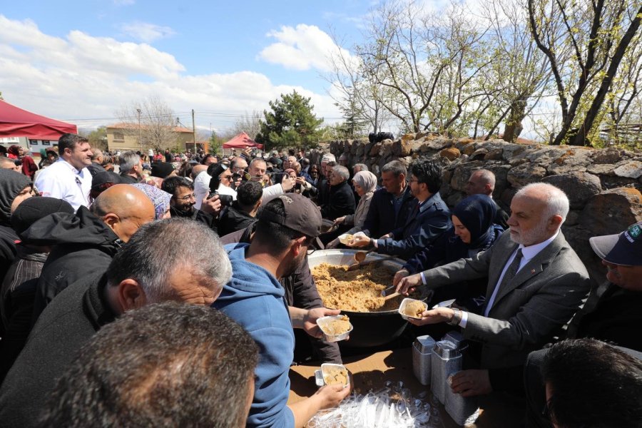 Niğde’de Asırlık Gelenek Yeşilburç Helva Şenliği Coşkuyla Gerçekleştirildi