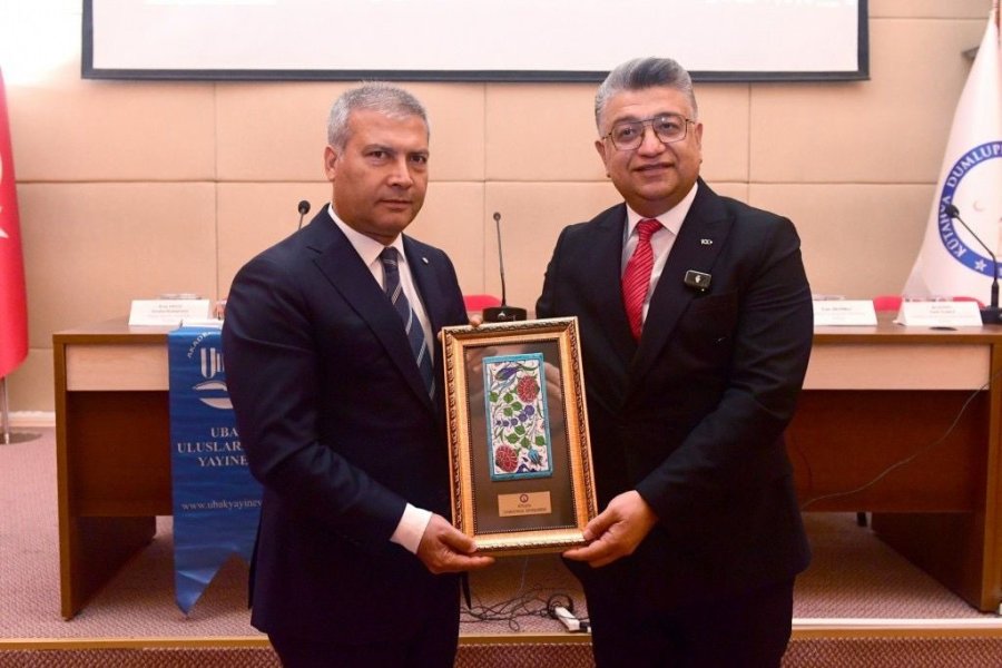 Rektör Adıgüzel ‘14. Uluslararası Yeni Dünyada İletişim Kongresi’nin Açılışında Konuştu