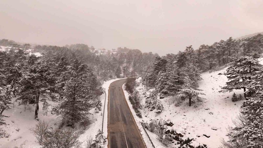 Eskişehir - Sarıcakaya Yolu Beyaza Büründü