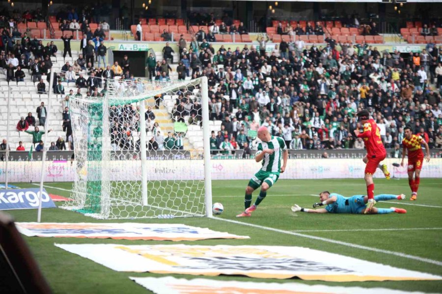 Trendyol Süper Lig: Konyaspor: 1 - Göztepe: 0 (ilk Yarı)