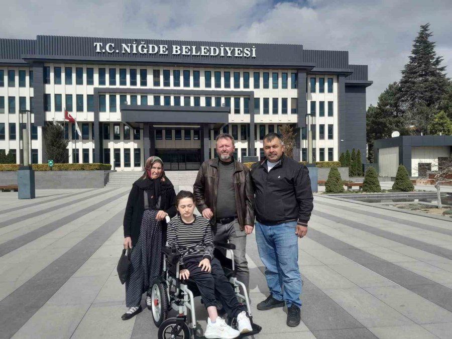 İyilik Ailesi’nden Engelli İrem Kumru’ya Anlamlı Hediye