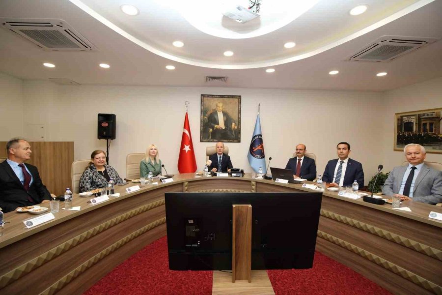 Yök Başkanı Prof.dr. Özvar Akdeniz Üniversitesi’nde