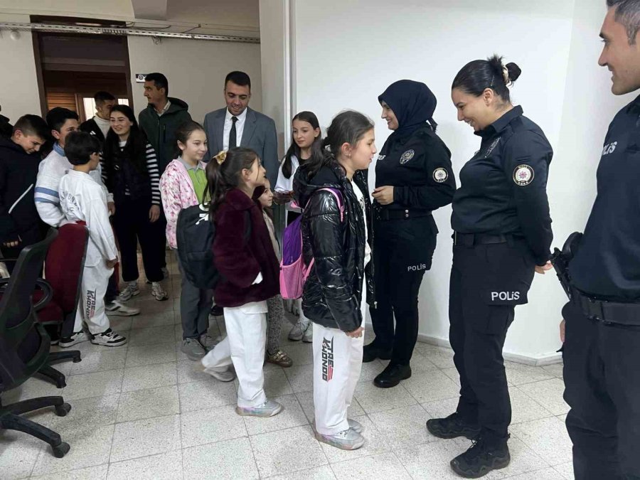 Altunhisar’lı Sporculardan Polis Teşkilatına Anlamlı Ziyaret