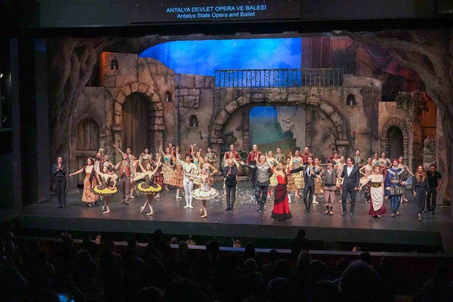 ’don Kişot’ Balesi Antalyalı Sanatseverlerle Buluştu