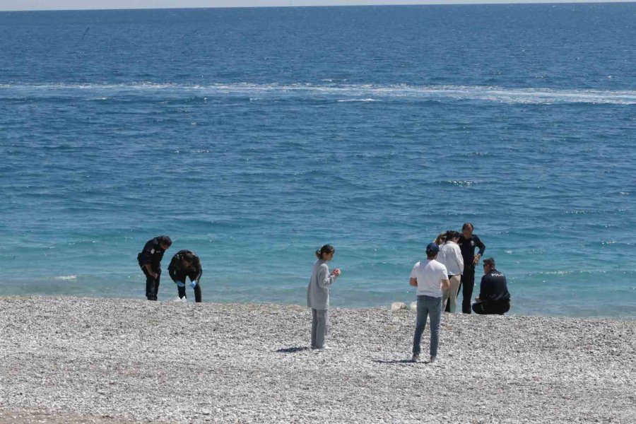 Kıyafetleriyle Denize Giren Şahıs Hayatını Kaybetti