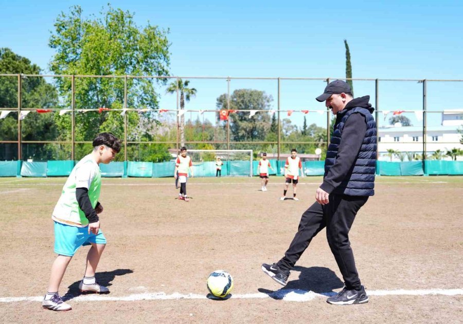 Çocukların Turnuvasında Başlama Vuruşunu Başkan Kotan Yaptı