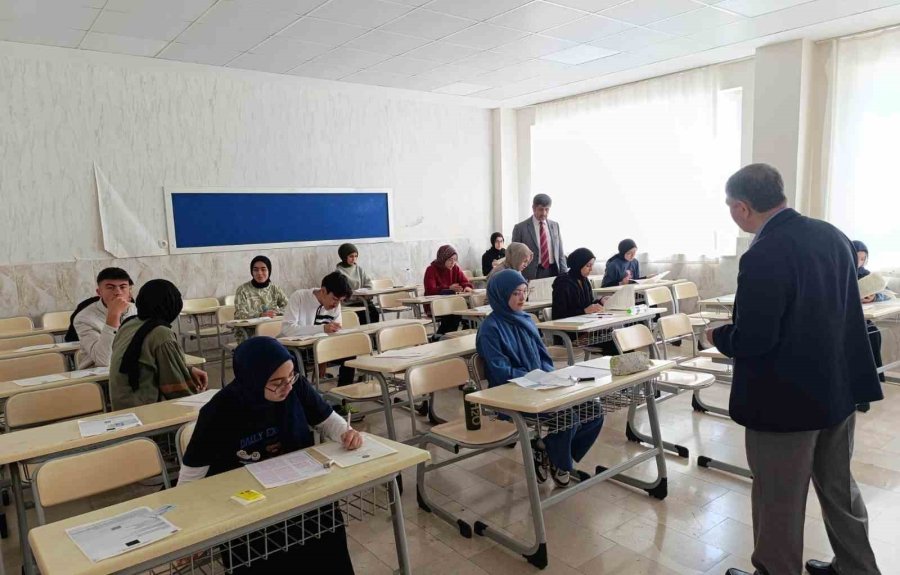 Anamurlu Gençler, Umre Ödüllü Bilgi Yarışmasında Heyecanla Yarıştı