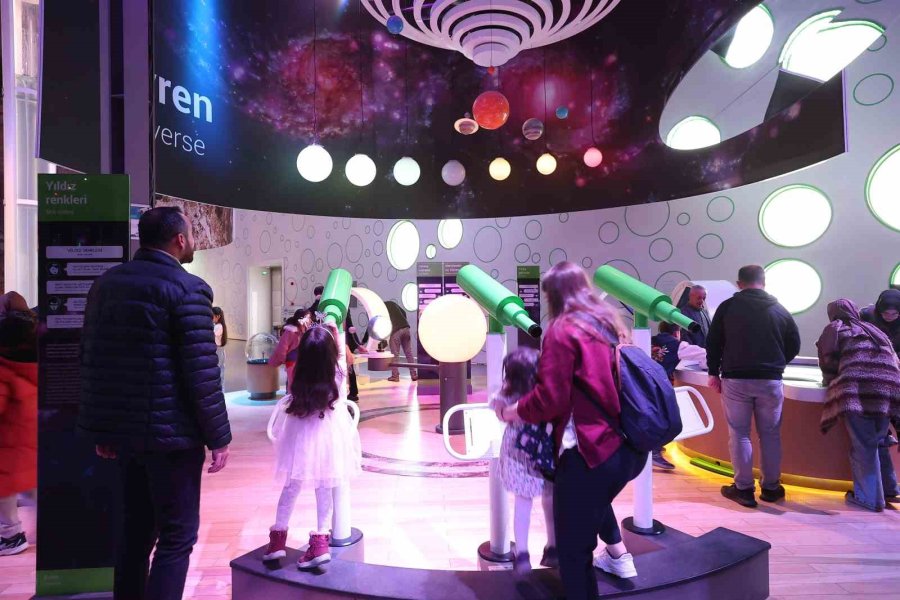 Bilim Merkezi’nin Bilim Gösterileri Tam Not Aldı