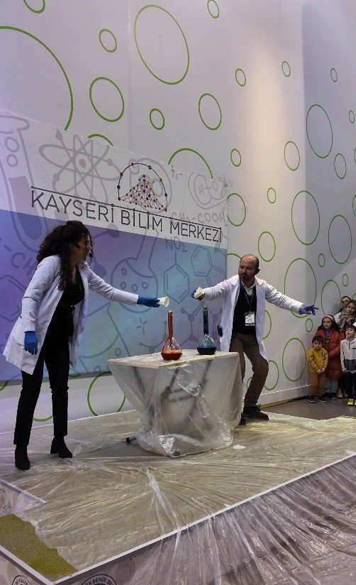 Bilim Merkezi’nin Bilim Gösterileri Tam Not Aldı