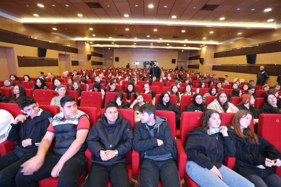 Antalya’da Binlerce Kişi Kepez’in Kariyer Günlerinde Buluştu