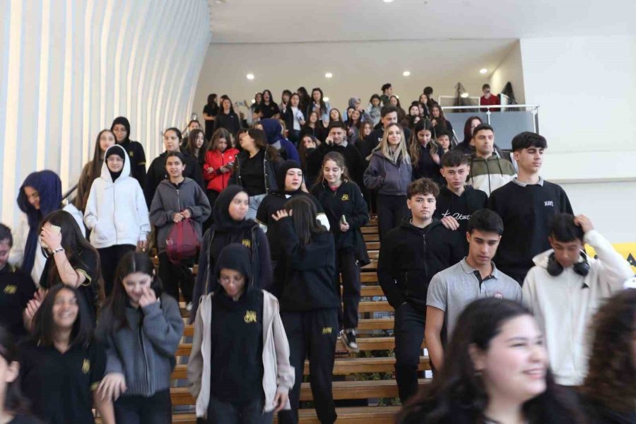 Antalya’da Binlerce Kişi Kepez’in Kariyer Günlerinde Buluştu