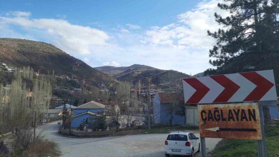 Su Değirmenciliğini Yaşatmaya Çalışıyor